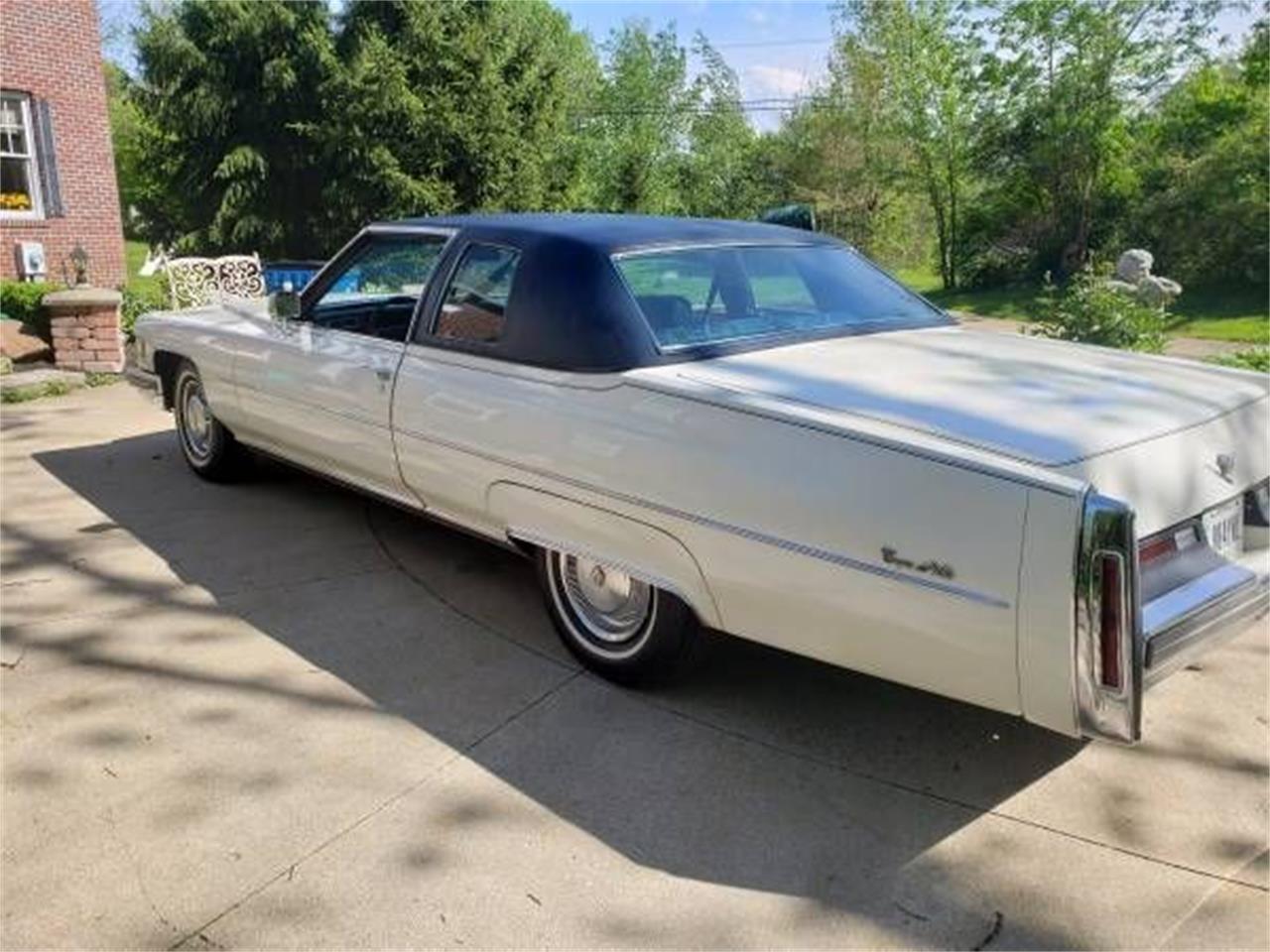 Cadillac coupe deville 1975