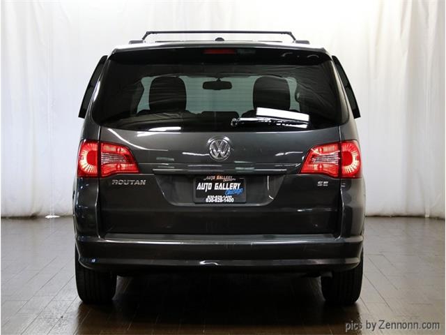 2011 Volkswagen Routan (CC-1361932) for sale in Addison, Illinois
