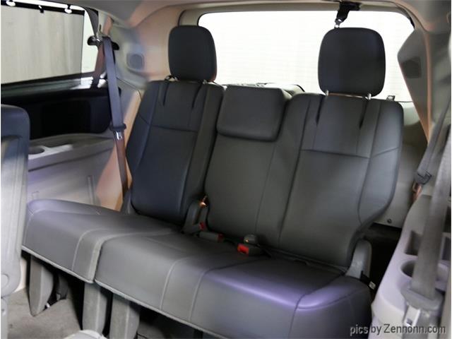 2011 Volkswagen Routan (CC-1361932) for sale in Addison, Illinois
