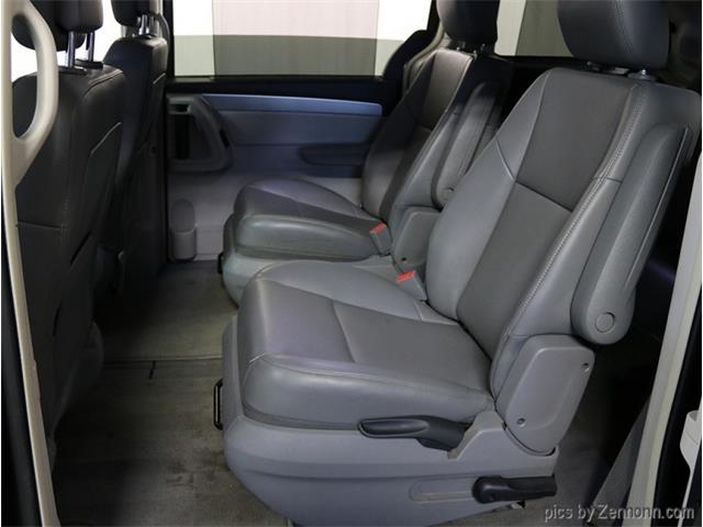 2011 Volkswagen Routan (CC-1361932) for sale in Addison, Illinois