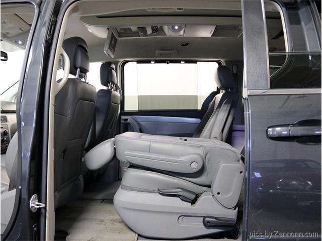 2011 Volkswagen Routan (CC-1361932) for sale in Addison, Illinois