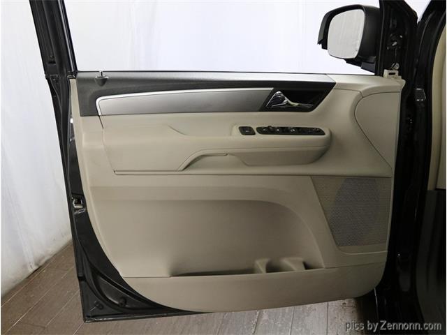 2011 Volkswagen Routan (CC-1361932) for sale in Addison, Illinois