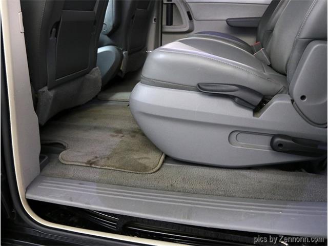 2011 Volkswagen Routan (CC-1361932) for sale in Addison, Illinois