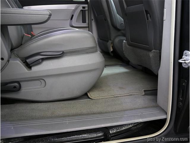 2011 Volkswagen Routan (CC-1361932) for sale in Addison, Illinois