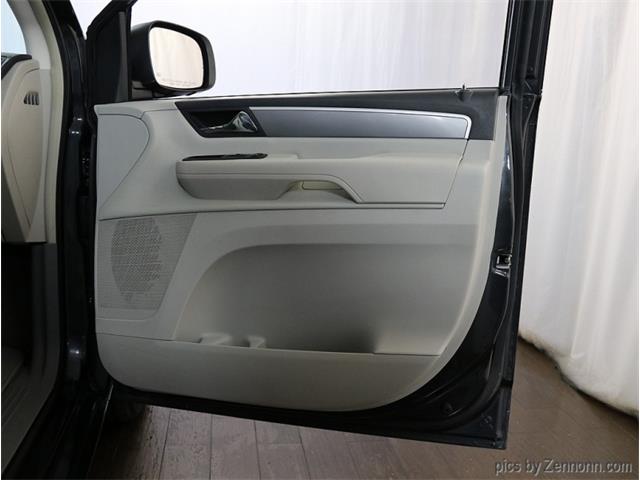 2011 Volkswagen Routan (CC-1361932) for sale in Addison, Illinois