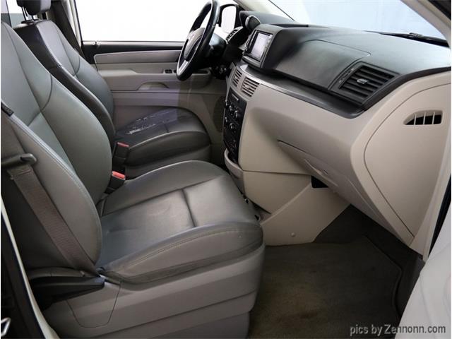2011 Volkswagen Routan (CC-1361932) for sale in Addison, Illinois