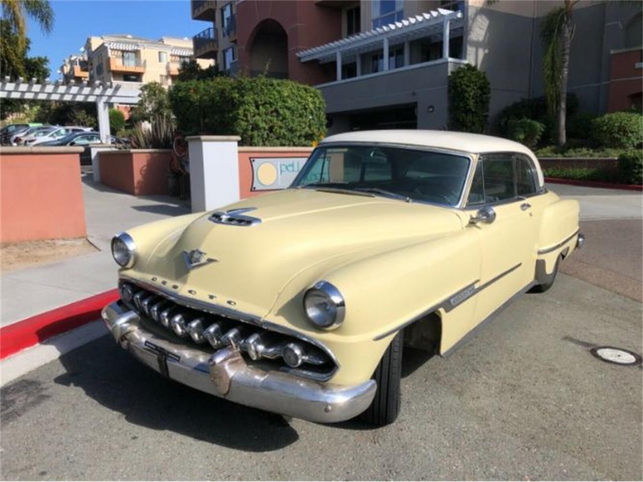 Données techniques du véhicule DeSoto Firedome Convertible Coupe