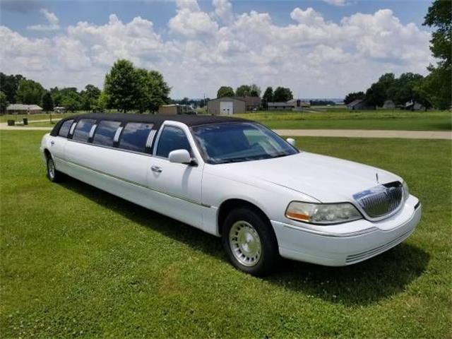 1999 Lincoln Town Car (CC-1434895) for sale in Cadillac, Michigan