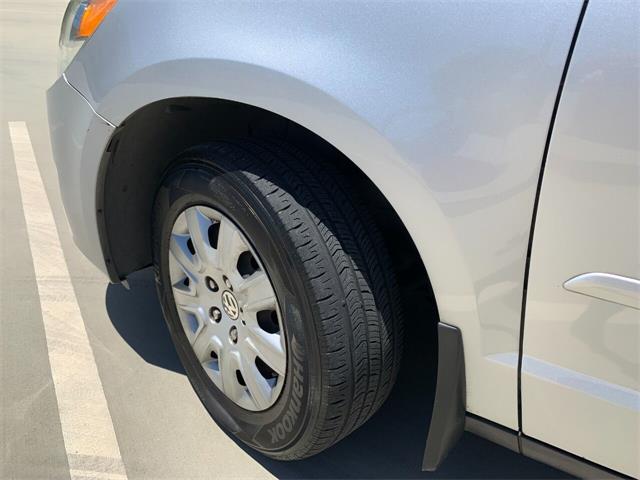 2010 Volkswagen Routan (CC-1487541) for sale in Thousand Oaks, California