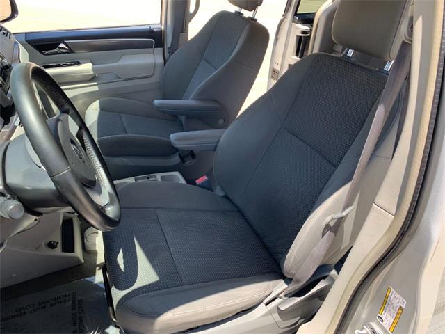 2010 Volkswagen Routan (CC-1487541) for sale in Thousand Oaks, California