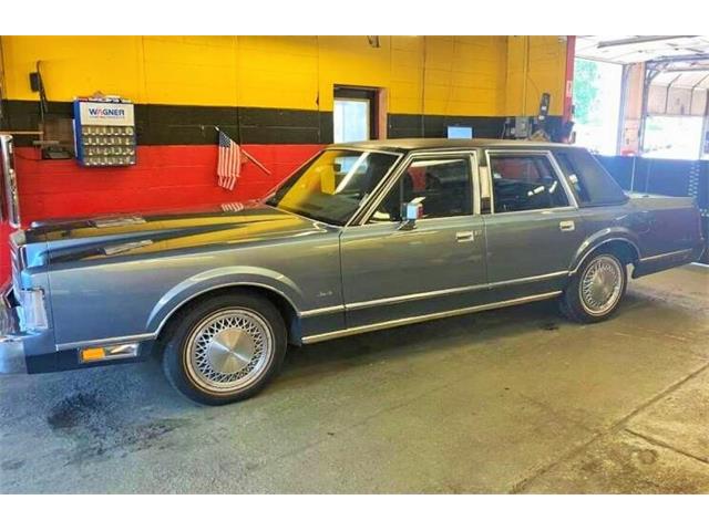 1988 Lincoln Town Car (CC-1508174) for sale in Lake Hiawatha, New Jersey