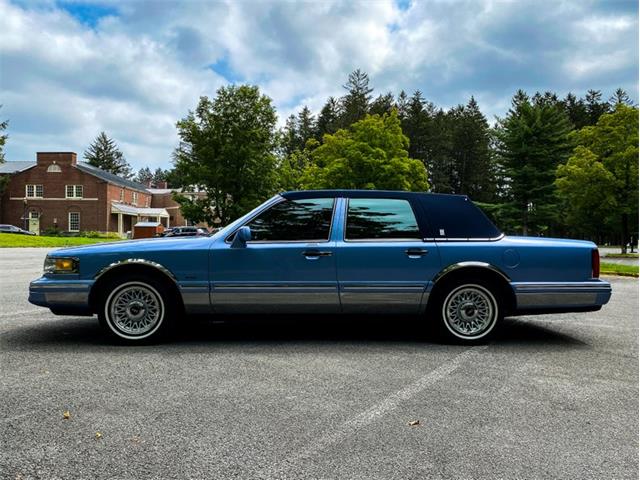 1995 Lincoln Town Car (CC-1515517) for sale in Saratoga Springs, New York