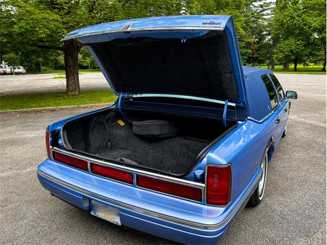 1995 Lincoln Town Car (CC-1515517) for sale in Saratoga Springs, New York