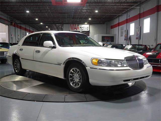 2002 Lincoln Town Car (CC-1522901) for sale in Pittsburgh, Pennsylvania