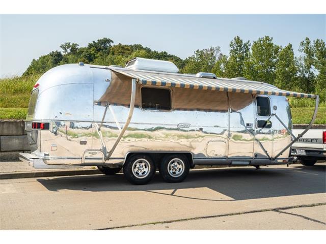 1975 Airstream Land Yacht (CC-1526279) for sale in St. Charles, Missouri