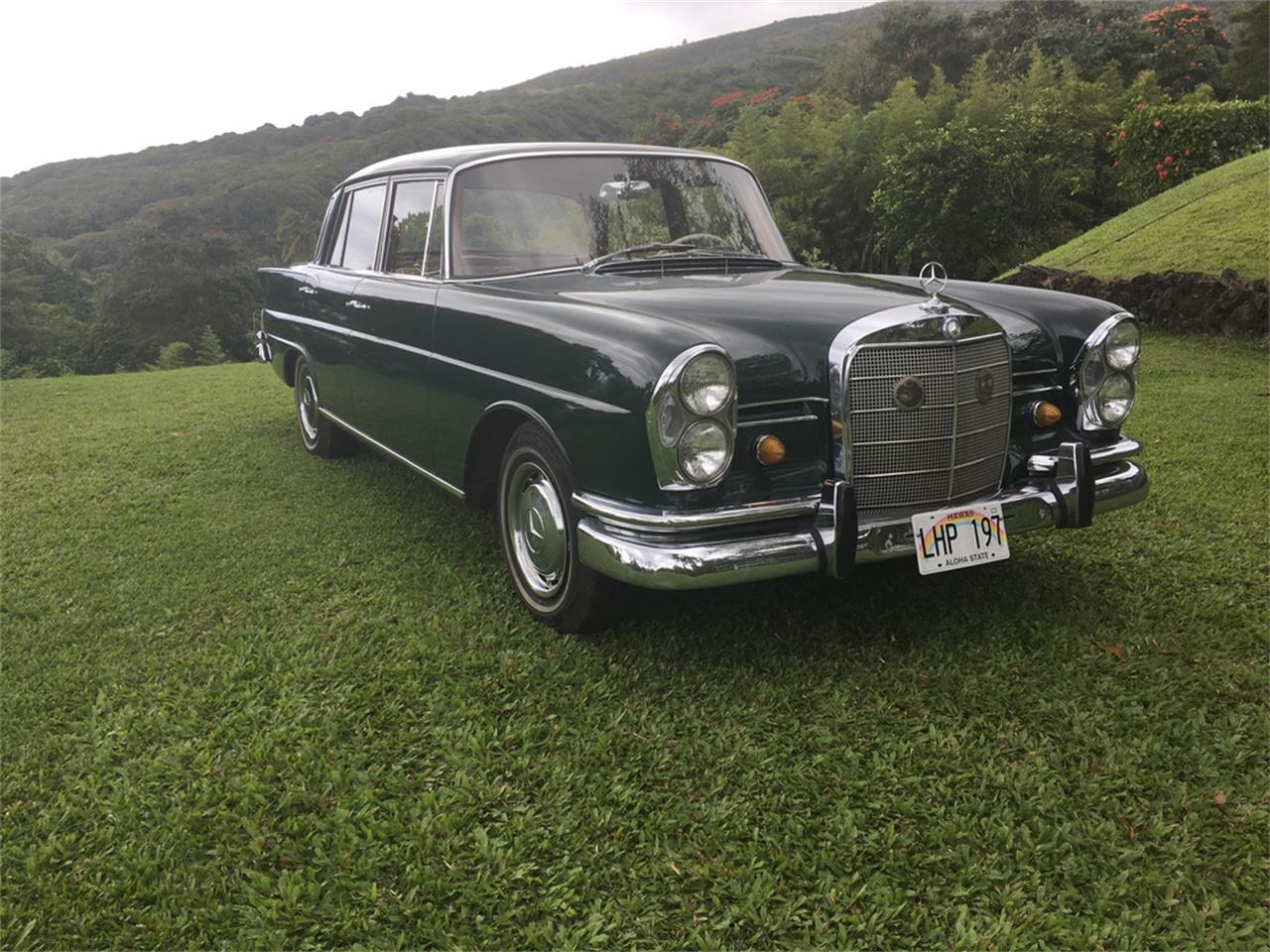 1965 Mercedes-Benz 220S in Hana, Hawaii