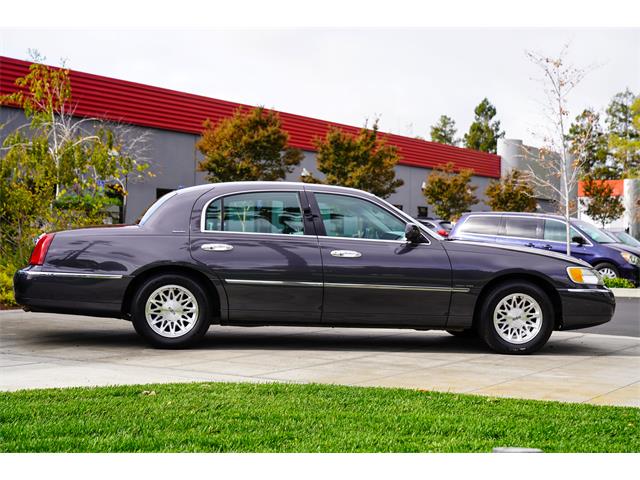 1998 Lincoln Town Car for Sale | ClassicCars.com | CC-1543083