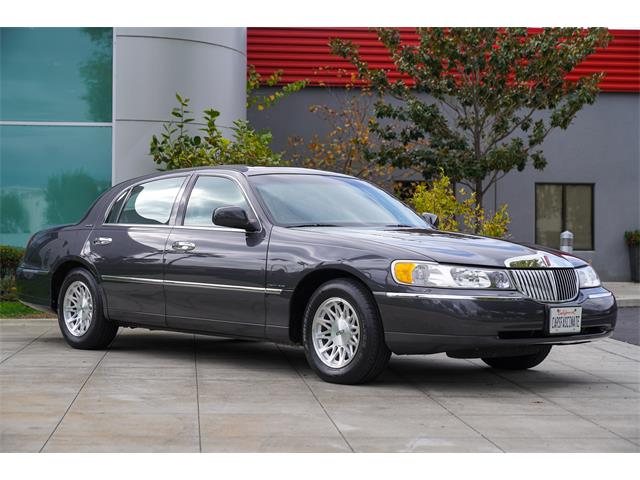 1998 Lincoln Town Car for Sale | ClassicCars.com | CC-1543083