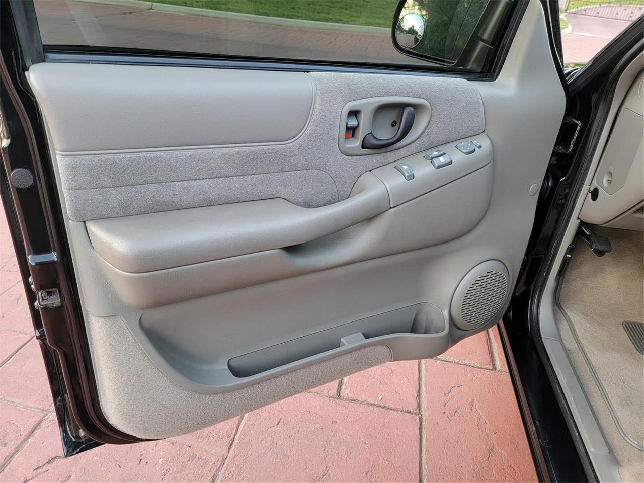 1999 chevy deals blazer door panel