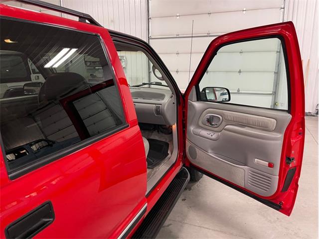 1996 Chevrolet Suburban (CC-1564468) for sale in Holland , Michigan