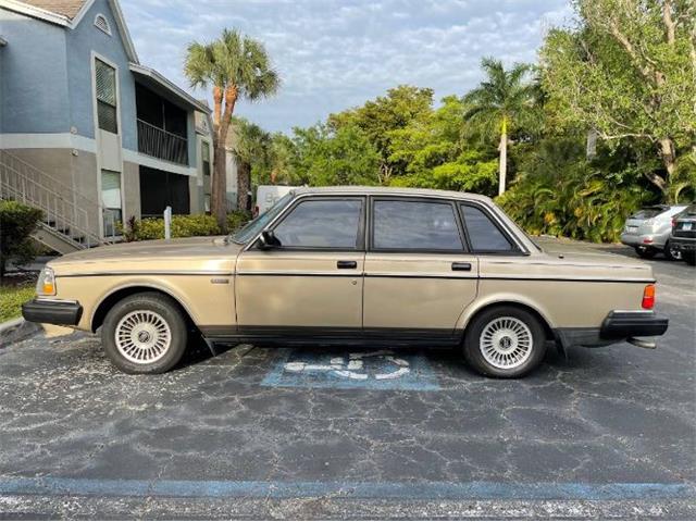 1988 Volvo 240 (CC-1582307) for sale in Cadillac, Michigan