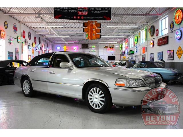 2004 Lincoln Town Car (CC-1593060) for sale in Wayne, Michigan