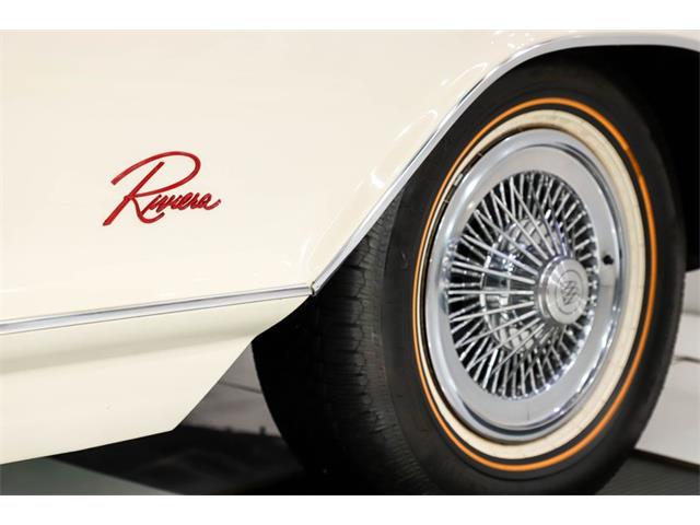 Tire treatment with white walls - Buick Riviera - Antique