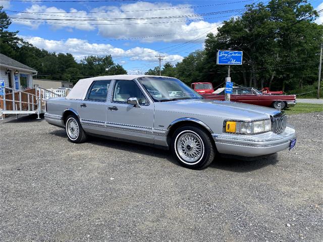 1992 Lincoln Town Car (CC-1612342) for sale in Charlton, Massachusetts