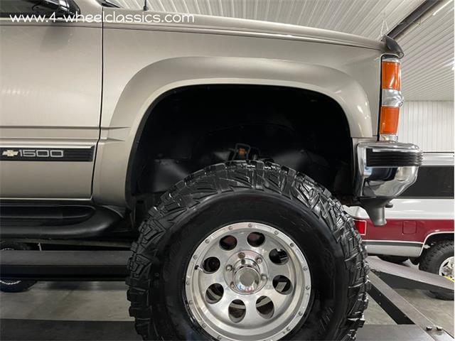 1999 Chevrolet Suburban (CC-1655455) for sale in Holland , Michigan