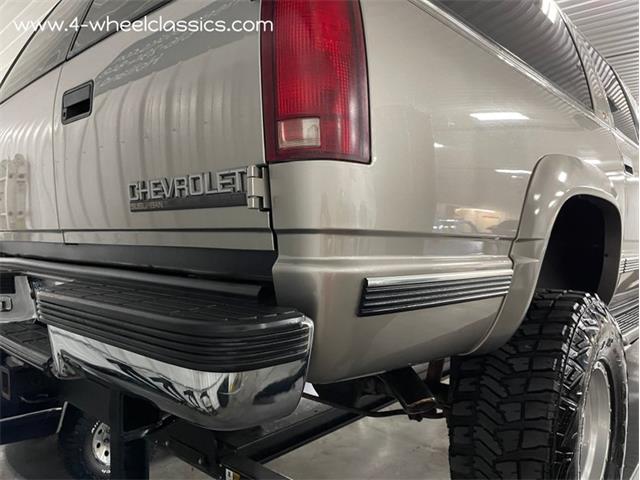1999 Chevrolet Suburban (CC-1655455) for sale in Holland , Michigan