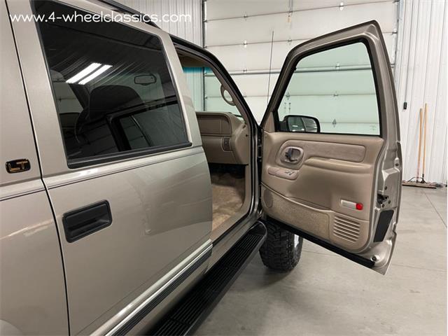1999 Chevrolet Suburban (CC-1655455) for sale in Holland , Michigan