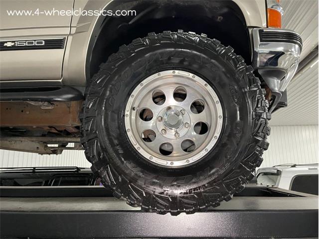 1999 Chevrolet Suburban (CC-1655455) for sale in Holland , Michigan