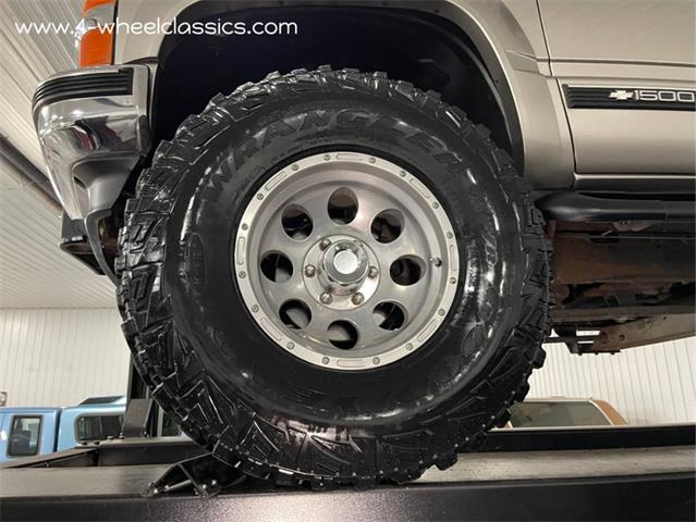 1999 Chevrolet Suburban (CC-1655455) for sale in Holland , Michigan