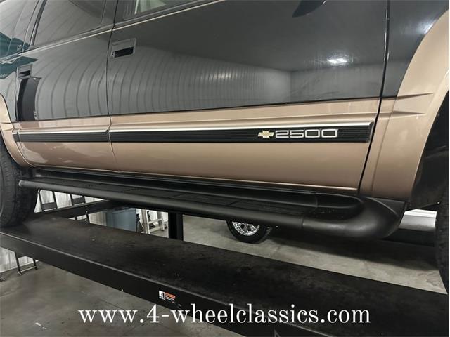 1997 Chevrolet Suburban (CC-1664623) for sale in Holland , Michigan