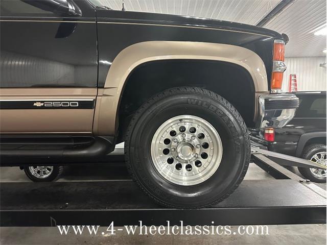 1997 Chevrolet Suburban (CC-1664623) for sale in Holland , Michigan