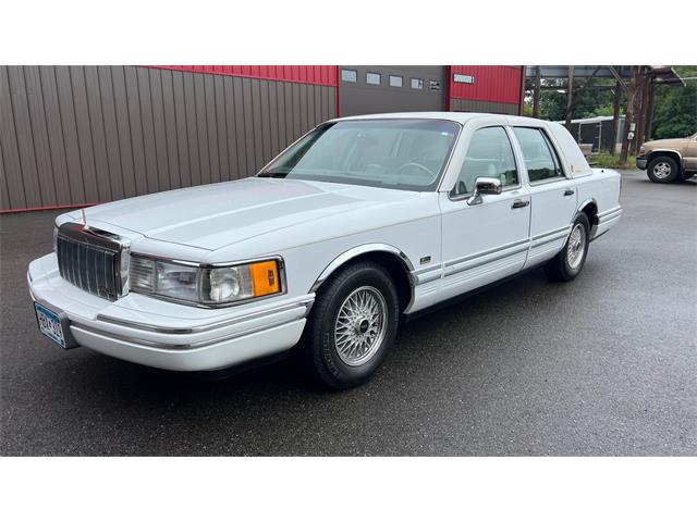 1992 Lincoln Town Car (CC-1669214) for sale in Annandale, Minnesota