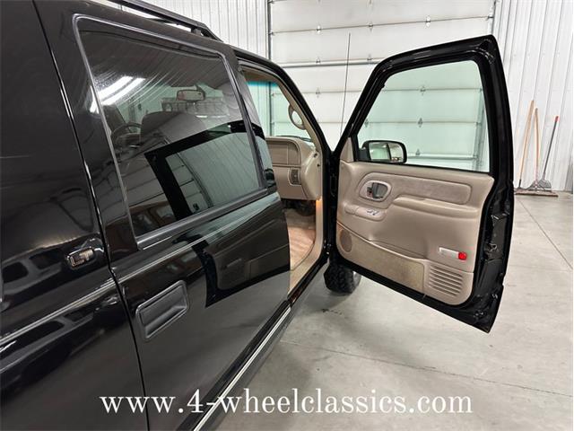 1999 Chevrolet Suburban (CC-1682152) for sale in Holland , Michigan
