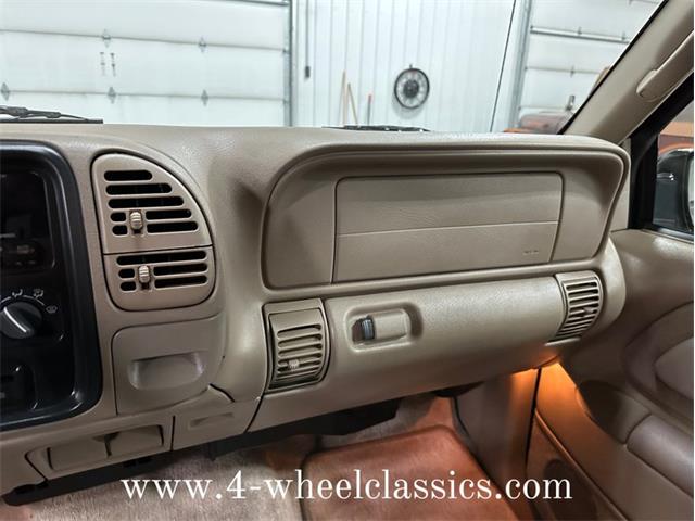 1999 Chevrolet Suburban (CC-1682152) for sale in Holland , Michigan