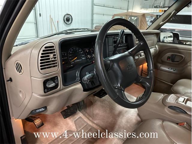 1999 Chevrolet Suburban (CC-1682152) for sale in Holland , Michigan