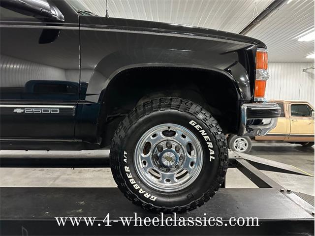 1999 Chevrolet Suburban (CC-1682152) for sale in Holland , Michigan