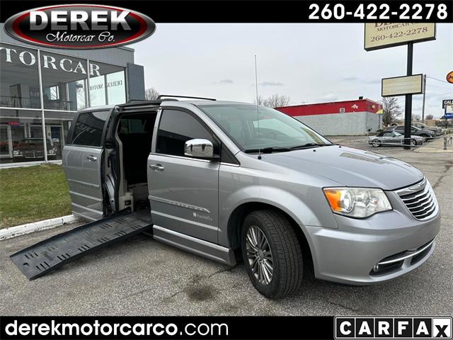 2013 Chrysler Town & Country (CC-1709778) for sale in Fort Wayne, Indiana