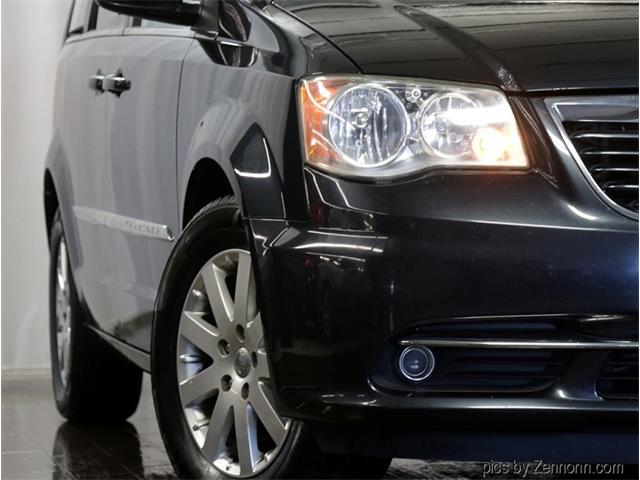 2013 Chrysler Town & Country (CC-1718818) for sale in Addison, Illinois