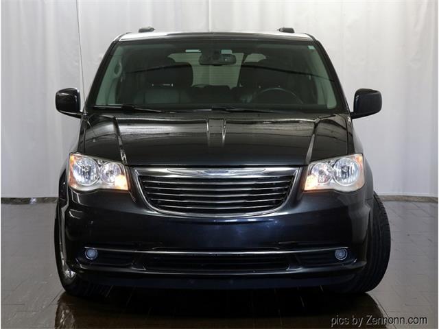 2013 Chrysler Town & Country (CC-1718818) for sale in Addison, Illinois