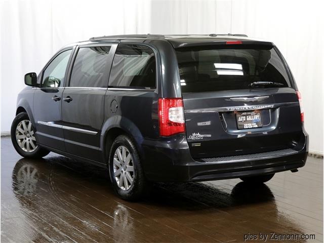 2013 Chrysler Town & Country (CC-1718818) for sale in Addison, Illinois