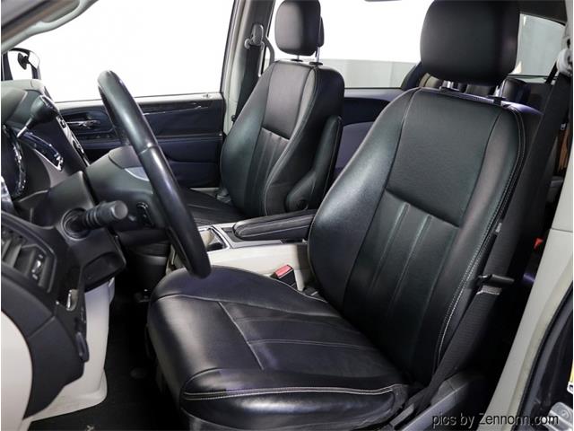 2013 Chrysler Town & Country (CC-1718818) for sale in Addison, Illinois