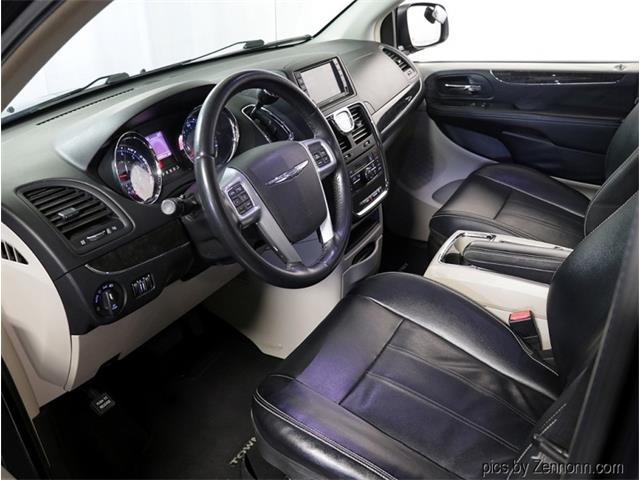 2013 Chrysler Town & Country (CC-1718818) for sale in Addison, Illinois