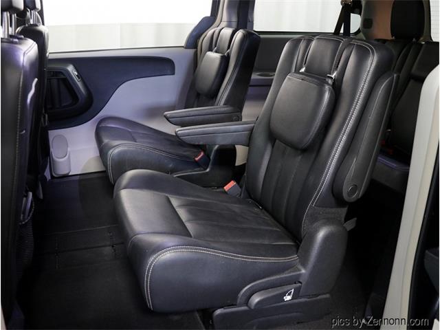 2013 Chrysler Town & Country (CC-1718818) for sale in Addison, Illinois