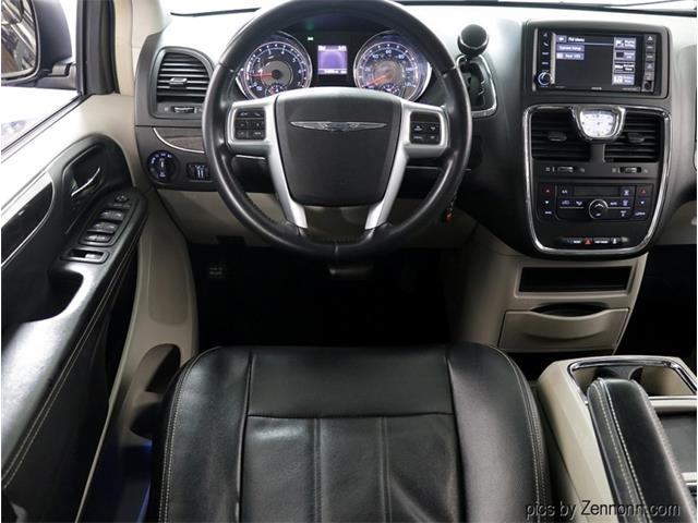 2013 Chrysler Town & Country (CC-1718818) for sale in Addison, Illinois