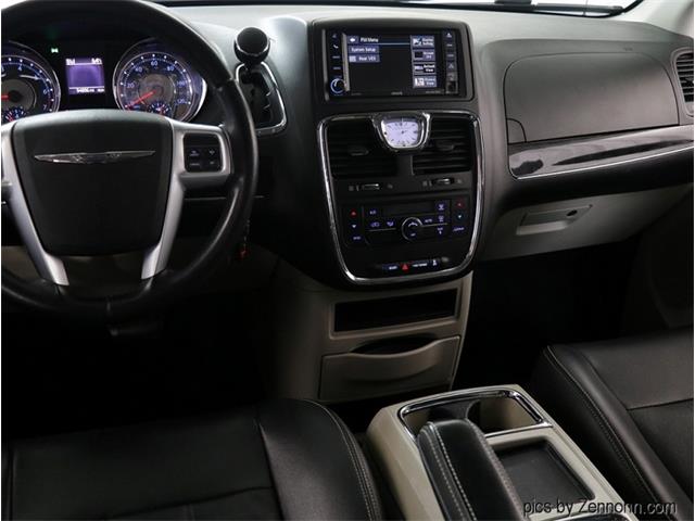 2013 Chrysler Town & Country (CC-1718818) for sale in Addison, Illinois
