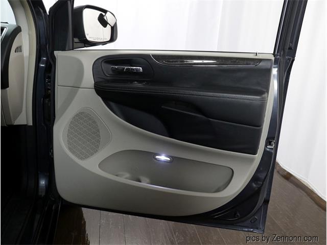 2013 Chrysler Town & Country (CC-1718818) for sale in Addison, Illinois